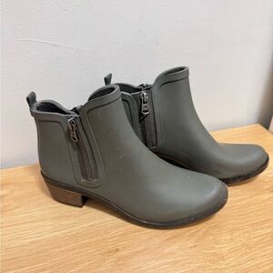 Lucky Brand Grey Ankle Rain Boots